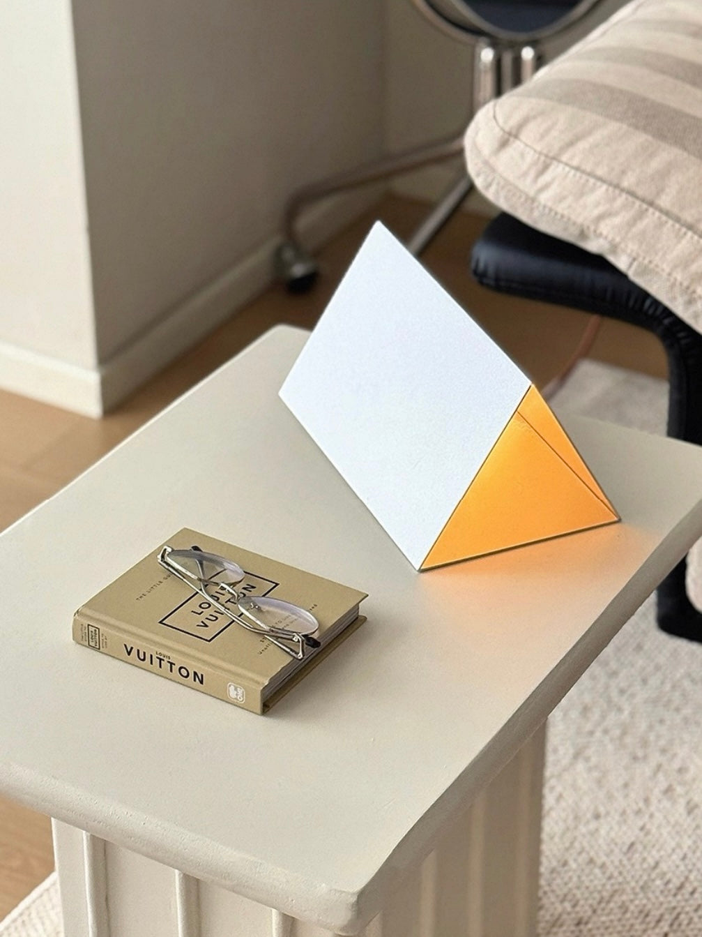 Minimalist Rechargeable wall light